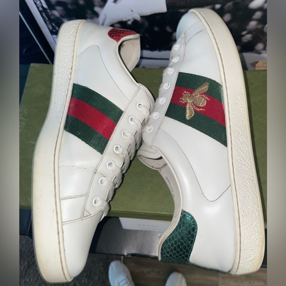 Gucci Ace Bee Low Top Sneakers - Picture 3 of 10